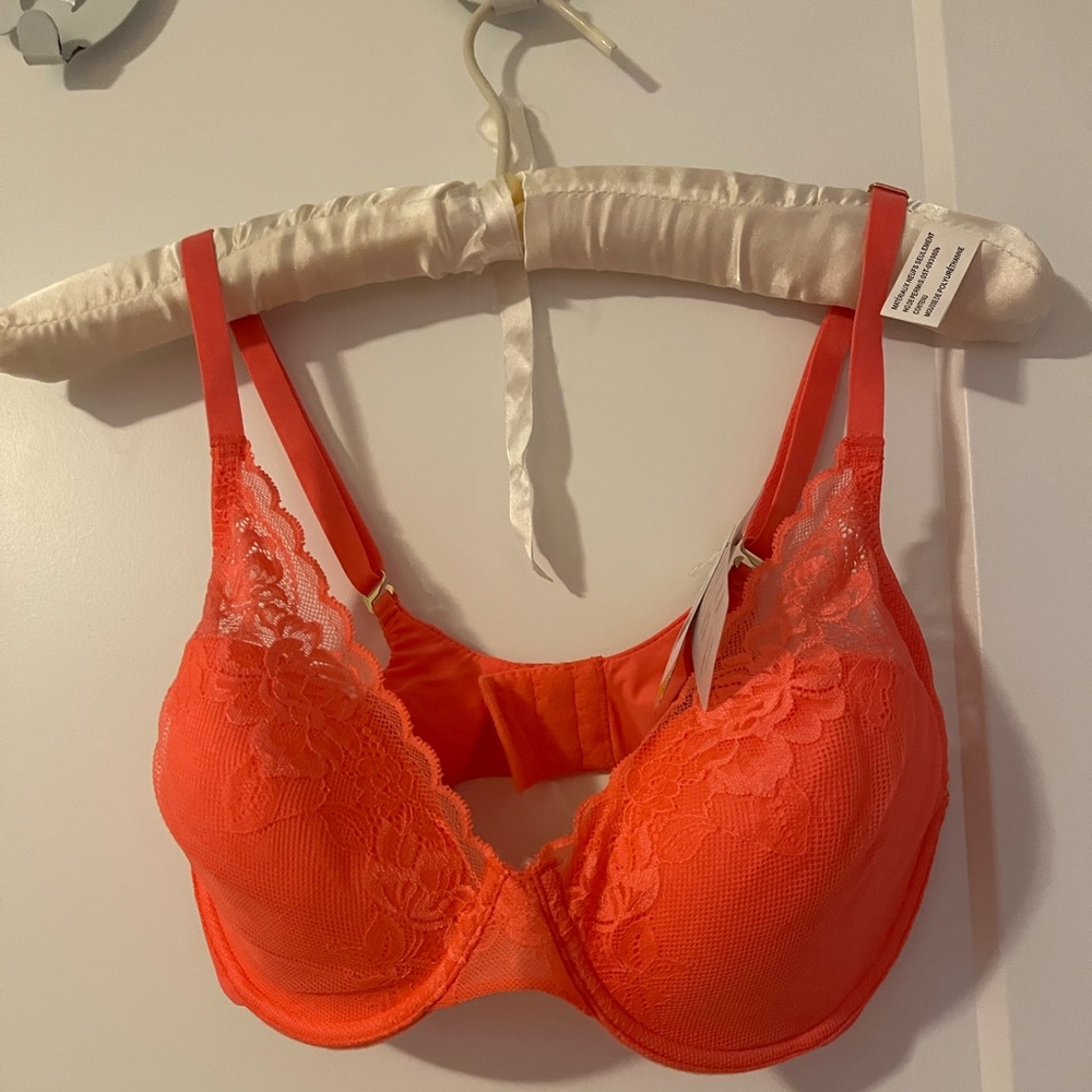 NWT Natori feathers bra brand new with tags